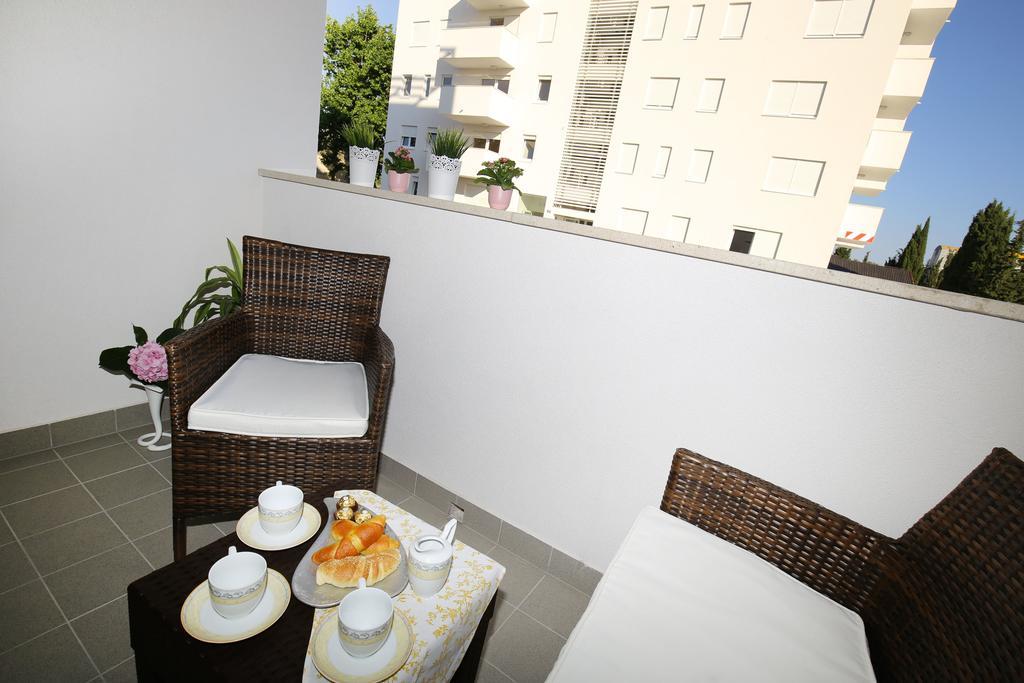 Apartment Flowers, Free Garage Parking Zadar Bilik gambar
